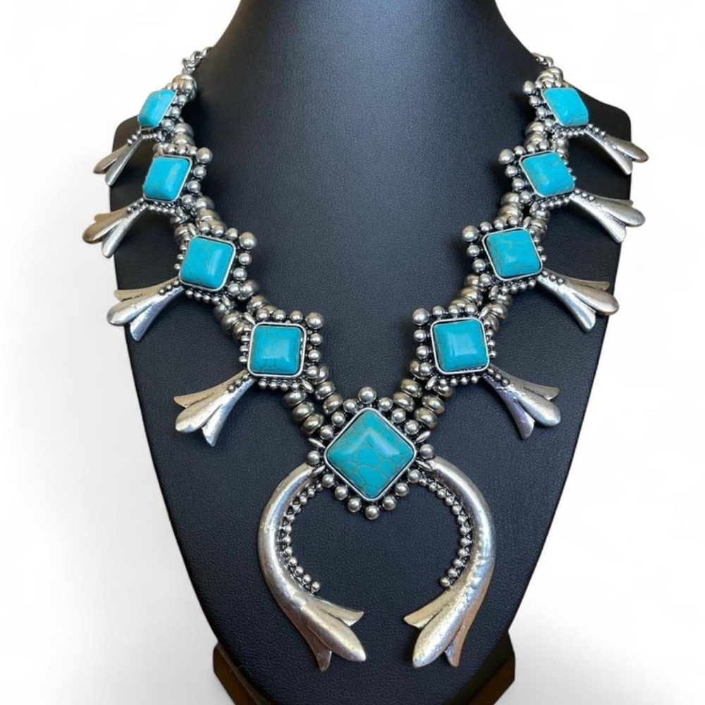 SOLD‼️Turquoise and Silver Statement Necklace